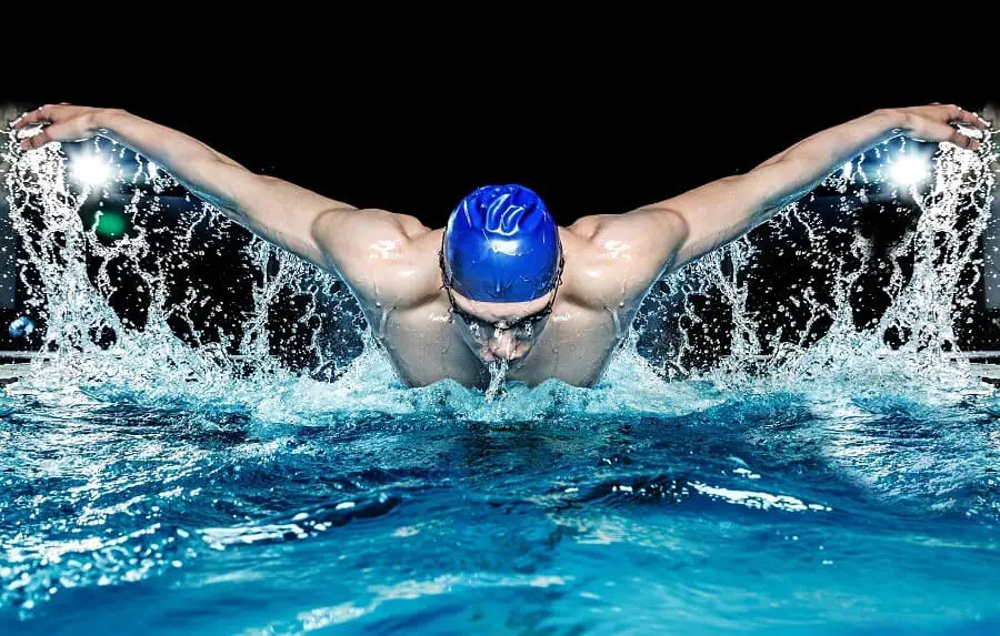 swimmer preparing to dive into the water